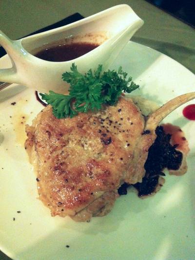pork chop ที่ ร้านอาหาร Aree Alley