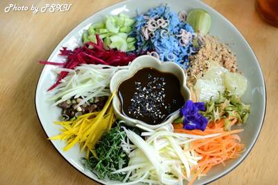 ข้าวยำธัญพืช 55 บาท ที่ ร้านอาหาร Health me อาหารมังสวิรัติ