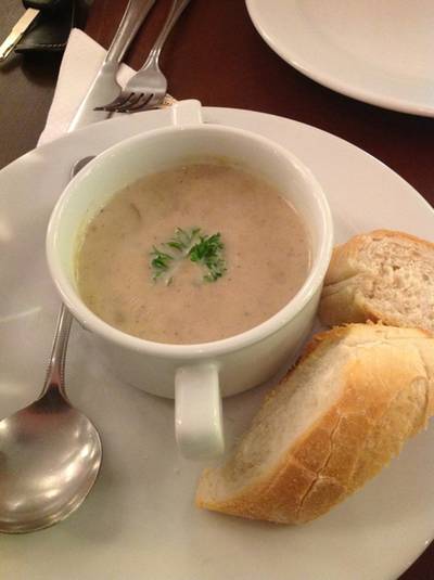 ซุปเห็ด ที่ ร้านอาหาร Scoozi สุรวงศ์ ซุปเห็ด ที่ ร้านอาหาร Scoozi สุรวงศ์
