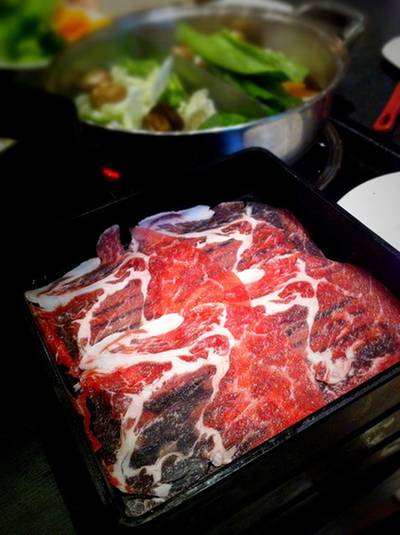 หมูดำครับ จุ่มน้ำร้อนพอสุกนะครับ ไม่ต้องแช่นานมากไป จะนุ่มมาก ที่ ร้านอาหาร ai japanese Promenade