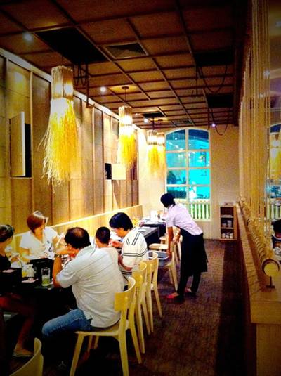 บรรยากาศร้านออกแนวอบอุ่นๆ ครับ ที่ ร้านอาหาร ai japanese Promenade
