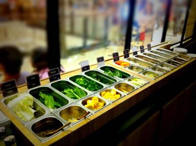 มีผักหลากหลายชนิดมากครับ ที่ ร้านอาหาร ai japanese Promenade