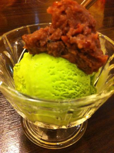 ไอศครีมชาเขียวถั่วแดง อร่อย ที่ ร้านอาหาร โตไก ยาคินิคุ ประสานมิตร พลาซ่า