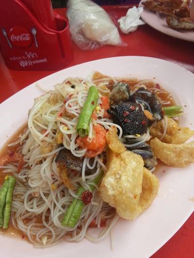 ตำซั่วปู ที่ ร้านอาหาร ส้มตำถนนตก