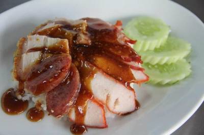 ข้าวหมูแดง ที่ ร้านอาหาร เชลล์ไม่เคยชิม ข้าวหมูแดง ที่ ร้านอาหาร เชลล์ไม่เคยชิม