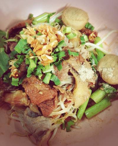 หมี่แห้ง ที่ ร้านอาหาร ก๋วยเตี๋ยวลุงหนั่น