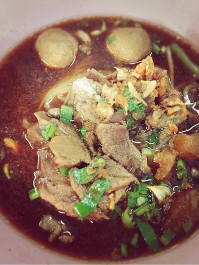 เล็กตกเนื้อ ที่ ร้านอาหาร ก๋วยเตี๋ยวลุงหนั่น