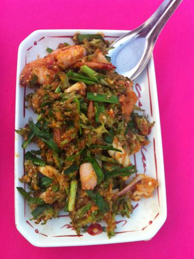 ผัดไทยไร้เส้น ที่ ร้านอาหาร ริมน้ำบางพึ่ง