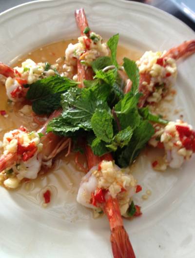 กุ้งนึ่งมะนาว ที่ ร้านอาหาร ไฟกลมธนา กุ้งนึ่งมะนาว ที่ ร้านอาหาร ไฟกลมธนา