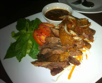 แจ่วขาหมูเยอรมัน ที่ ร้านอาหาร Mulligans Irish Bar แจ่วขาหมูเยอรมัน ที่ ร้านอาหาร Mulligans Irish Bar