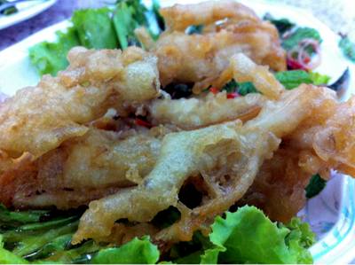 พล่าเห็ดทอดกรอบ ที่ ร้านอาหาร กวนอิม เจ