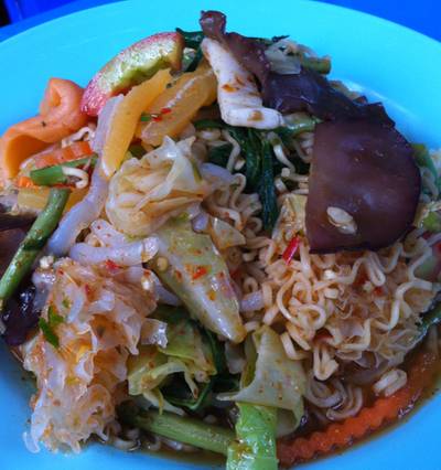 อีกเมนูรสเด็ด ยำมาม่าเจ แซบซี๊ดดดถึงใจ
กรุบกรอบด้วย ปลาหมึก กุ้ง ทำจากหัวบุก ที่ ร้านอาหาร ก๋วยจั๊บสีลม