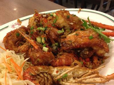 กุ้งก้ามกรามผัดพริกเกลือ (ที่เล็ก 425.-) ที่ ร้านอาหาร สมบูรณ์โภชนา จุฬาซอย 8