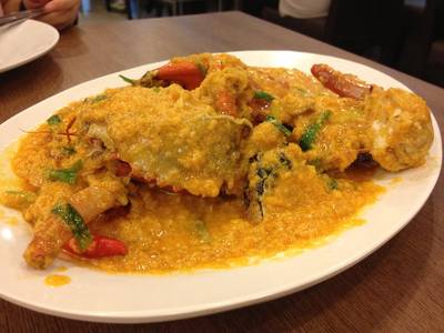 ปูผัดผงกะหรี่ (ที่เล็ก 320.-) ที่ ร้านอาหาร สมบูรณ์โภชนา จุฬาซอย 8