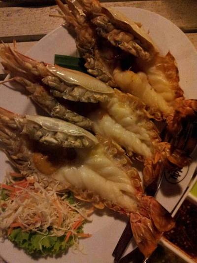 ไม่มากินจะเสียใจ โปพิเศษ กุ้งแม่น้ำ3ตัวโล 990บ.ไม่ต้องไปไกลถึงอยุธยา สิงห์บุรี  ที่ ร้านอาหาร สองฝั่งคลอง รีสอร์ทเรสเตอรอง