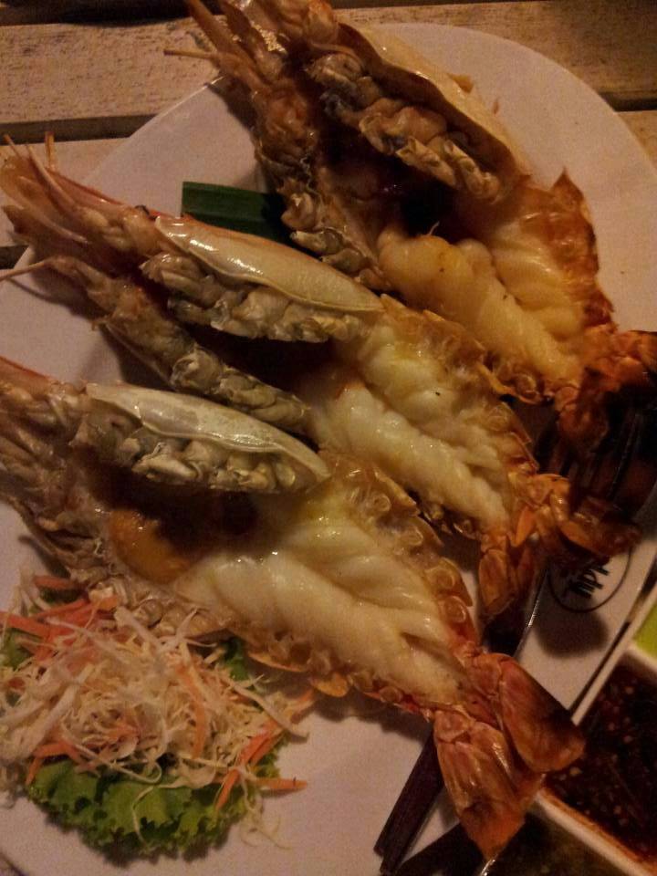 ไม่มากินจะเสียใจ โปพิเศษ กุ้งแม่น้ำ3ตัวโล 990บ.ไม่ต้องไปไกลถึงอยุธยา สิงห์บุรี  ที่ ร้านอาหาร สองฝั่งคลอง รีสอร์ทเรสเตอรอง