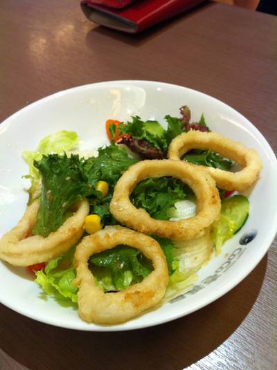 สลัดปลาหมึก ที่ ร้านอาหาร Coco Ichibanya La Villa