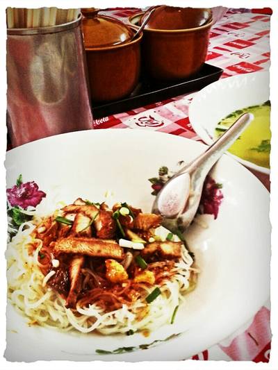 ชามใหญ่จริงๆ อิ่มมาก อร่อย ที่ ร้านอาหาร ก๋วยเตี๋ยวต้มยำชามใหญ่