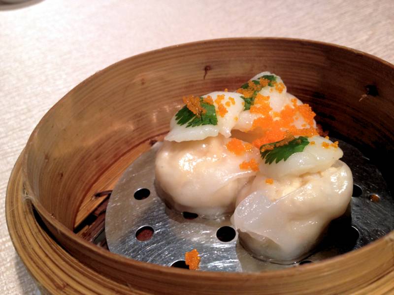 ฮะเก๋าหอยเชลล์หน้าใข่กุ้ง ที่ ร้านอาหาร ซิน เทียน ตี้ Crowne Plaza Bangkok Lumpini Park