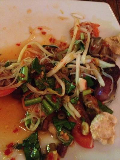 ร้านอาหาร ส้มตำไฮโซแซ่บ
