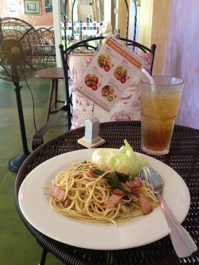 สปาเก็ตตี้เบคอน+ชาพีช ช ช^^ ที่ ร้านอาหาร ร้านกาแฟ มาดามจุ๊ย์ 