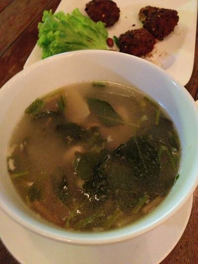 ร้านอาหาร ส้มตำไฮโซแซ่บ