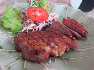 หมูย่างออแกนิก ที่ ร้านอาหาร หมูนักสู้