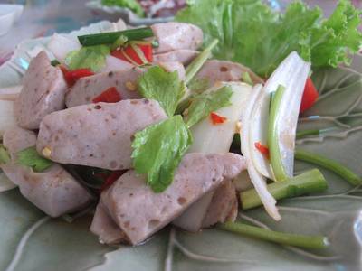 ยำหมูยอ(พนักงานบอกหมูร้อยเปอเซนต์) ที่ ร้านอาหาร หมูนักสู้
