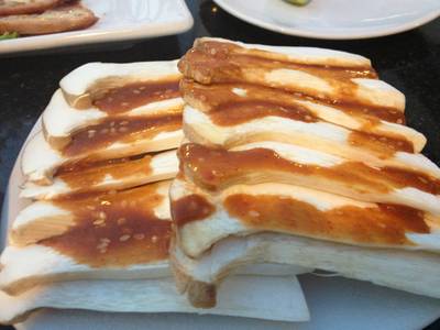 เห็ดออเรนจิ ที่ ร้านอาหาร Yakiya (Gyu Gyu Tei Rama 3) เห็ดออเรนจิ ที่ ร้านอาหาร Yakiya (Gyu Gyu Tei Rama 3)