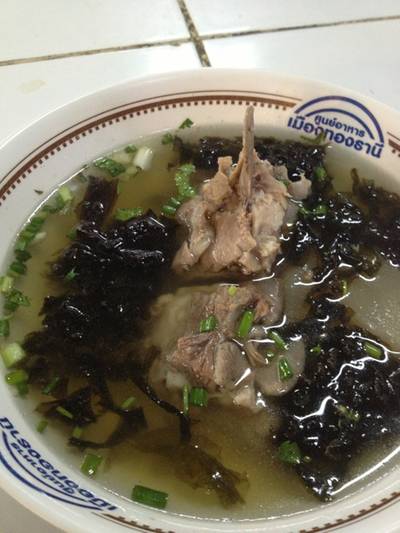 น้ำซุป!! หอม หวาน ^^ ที่ ร้านอาหาร บุเรงนองบะหมี่เกี๊ยวกุ้ง