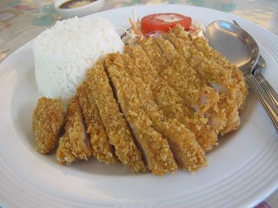 ข้าวหน้าหมูทอด ที่ ร้านอาหาร หมูนักสู้