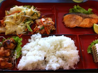เบนโตะแซลมอน ที่ ร้านอาหาร Inaho (อินาโฮ)
