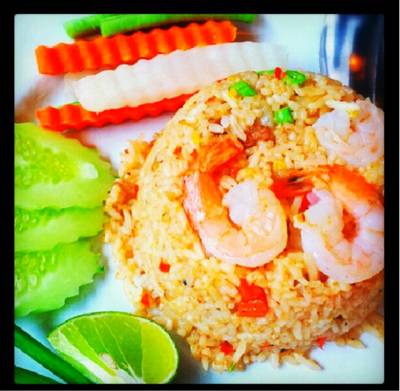 ข้าวผัดน้ำพริกกุ้งสด ที่ ร้านอาหาร เฟินส์ฮัท