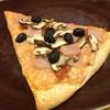 stagioni pizza หน้าตาพอใช้ได้ใส่เครื่องเคราครบทัศนะส่วนตัวรสชาติยังต้องปรับปรุง ที่ ร้านอาหาร Goodies