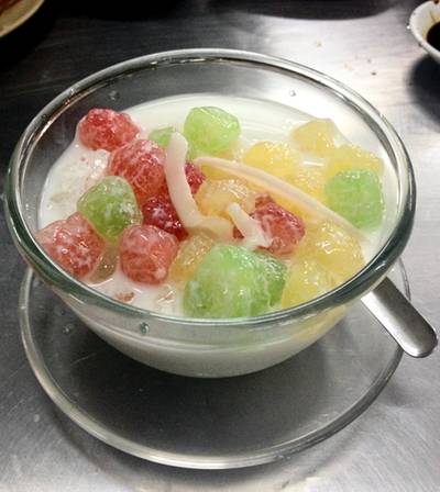 ทับทิมสยามค่ะ หวานเย็นชื่นใจ อร่อยมาก ^^ ที่ ร้านอาหาร ซ้งเป็ดพะโล้ 