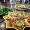 ไก่ผัดพริกเผา แกงจืดผักกาดขาว ผัดผักบุ้ง ที่ ร้านอาหาร ร้านเจ๊กเปี๊ยะ
