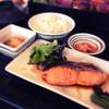 ชุดปลาแซลมอนย่างซีอิ้ว ที่ ร้านอาหาร Fuji Restaurant The Avenue แจ้งวัฒนะ