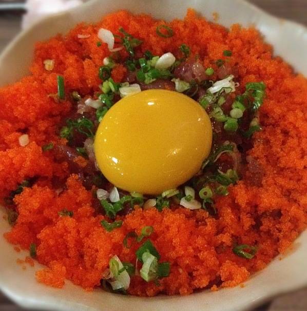 ข้าวหน้าปลาทูน่าไข่จุ้ง!~* ที่ ร้านอาหาร Sakana Sushi & Sashimi