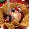 mixed berry ไม่แน่ใจชื่อ แต่อร่อยมากรสนี้  ที่ ร้านอาหาร Cold Stone Creamery เซ็นทรัลปิ่นเกล้า