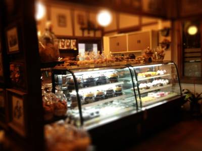 ร้านอาหาร เฟินส์ฮัท