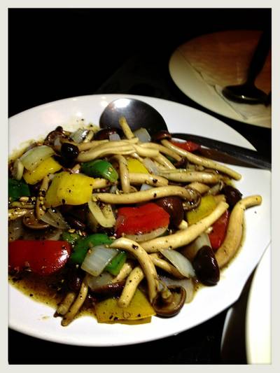 เห็ดโคนผัดพริกไทยดำ ที่ ร้านอาหาร โอรส เห็ดโคนผัดพริกไทยดำ ที่ ร้านอาหาร โอรส
