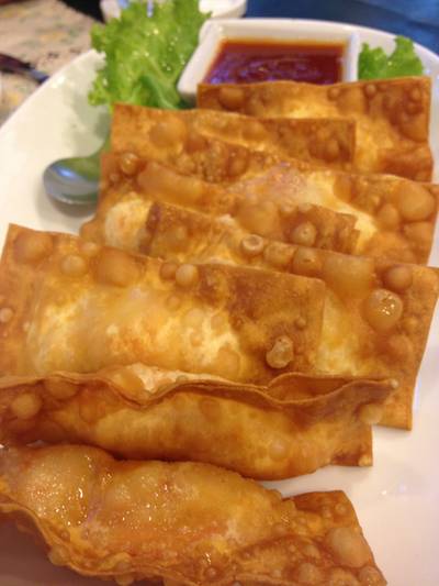 เกี๊ยวกุ้งกรอบ อร่อยดี ที่ ร้านอาหาร ประพักตร์