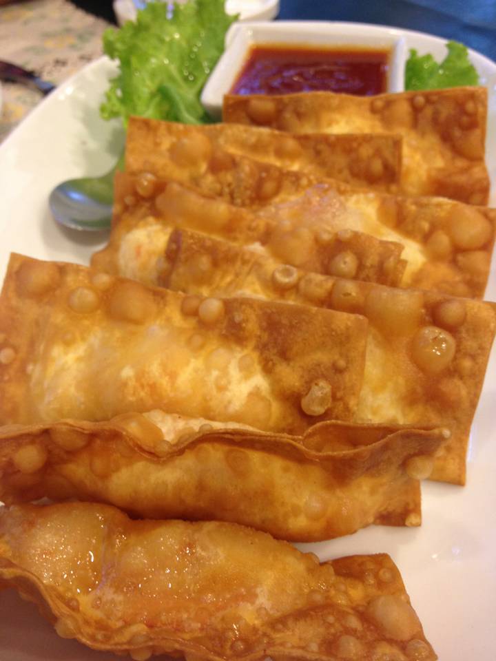 เกี๊ยวกุ้งกรอบ อร่อยดี ที่ ร้านอาหาร ประพักตร์