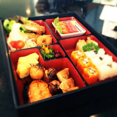 ชุดเบนโตะฟูจิพิเศษปลาดิบ ที่ ร้านอาหาร Fuji Restaurant The Avenue แจ้งวัฒนะ