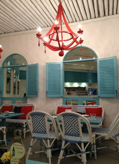 บรรยากาศชายทะเลประมาณนั้น ที่ ร้านอาหาร Dory Seafood Bistro