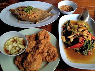 ร้านอาหาร ร้านอาหารริมคลองน้ำอ้อม