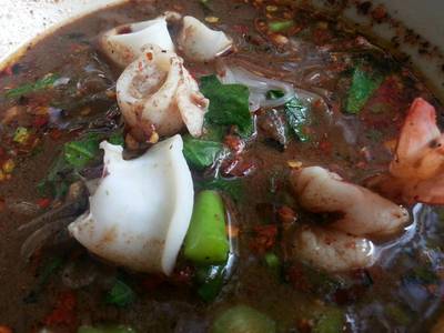 ก๋วยเตี๋ยวเรือทะเล ที่ ร้านอาหาร ก๋วยเตี๋ยวเรือปากแดง
