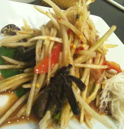 ตำปูปลาร้่า ที่ ร้านอาหาร บ้านส้มตำ ซอยศรีเวียง