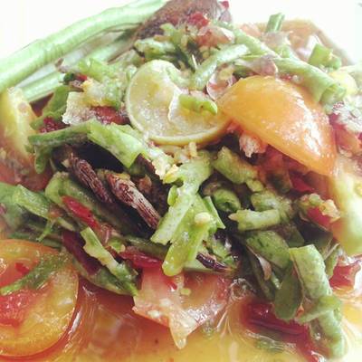 ตำถั่วปู แซ่บ ๆ เผ็ด เปรี้ยว หวาน ครบรส ที่ ร้านอาหาร ก๋วยเตี๋ยวเรือปากแดง