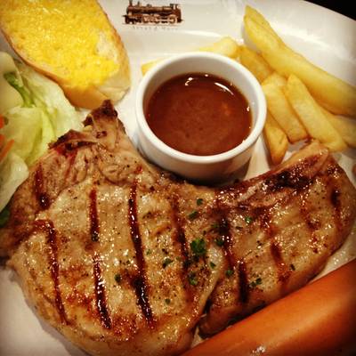 เบาเบา  ที่ ร้านอาหาร Santa Fe' Steak มาบุญครอง